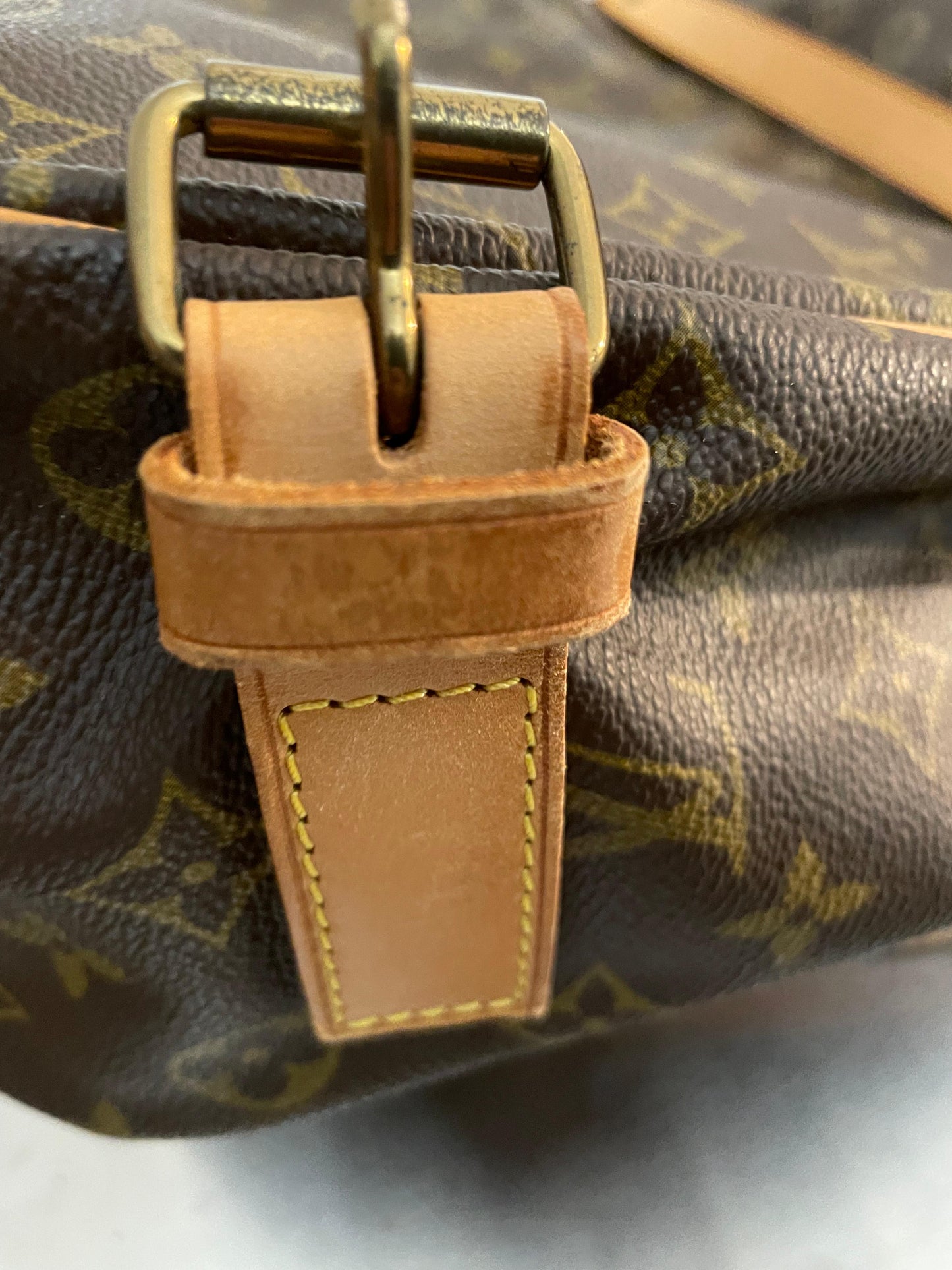 Louis Vuitton Saumur 43