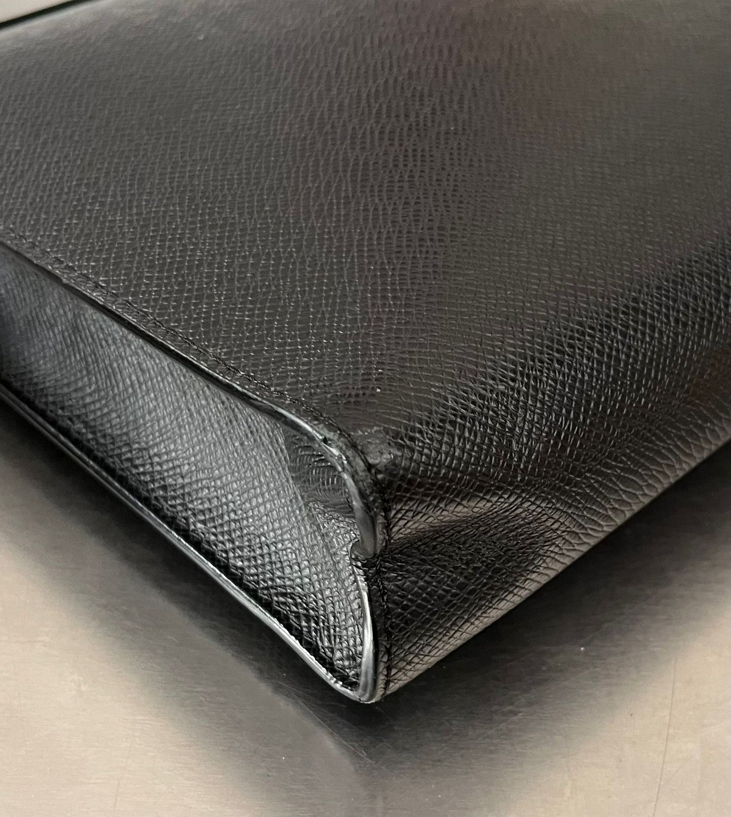 Louis Vuitton Pochette Voyage MM Taiga