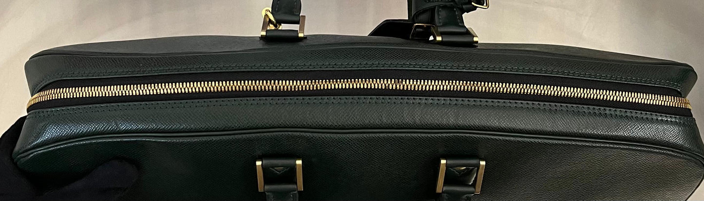 Louis Vuitton Helanga Taiga