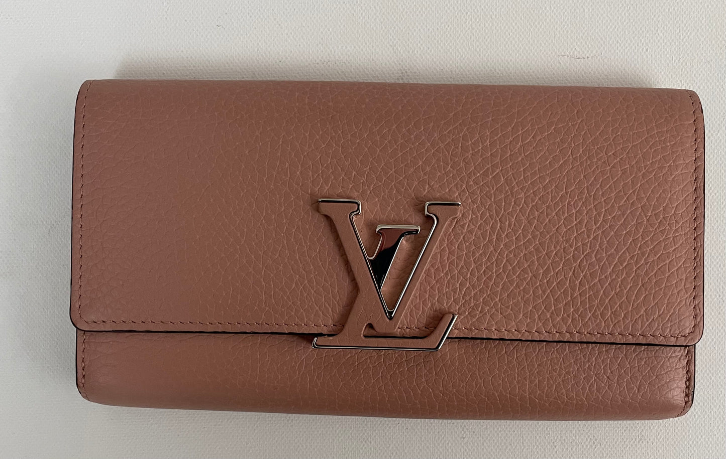 Louis Vuitton Capucines Geldbörse Magnolia