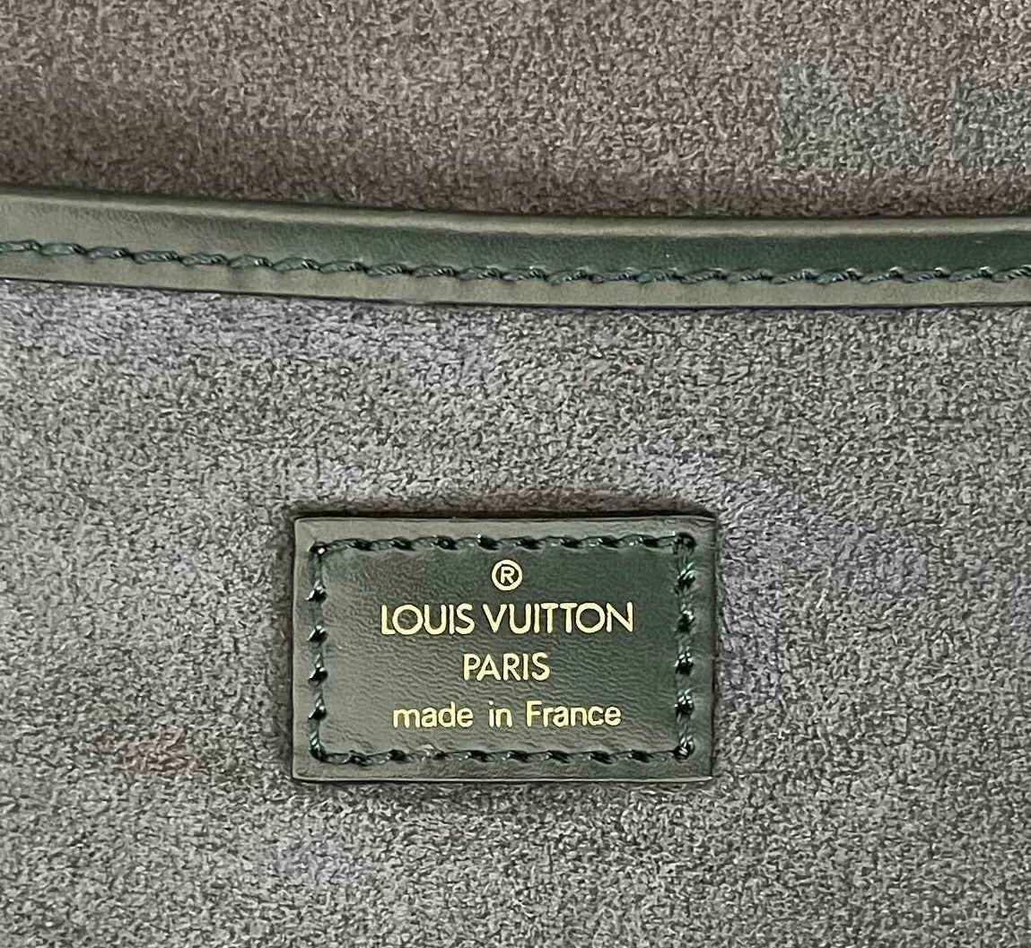 Louis Vuitton Helanga Taiga
