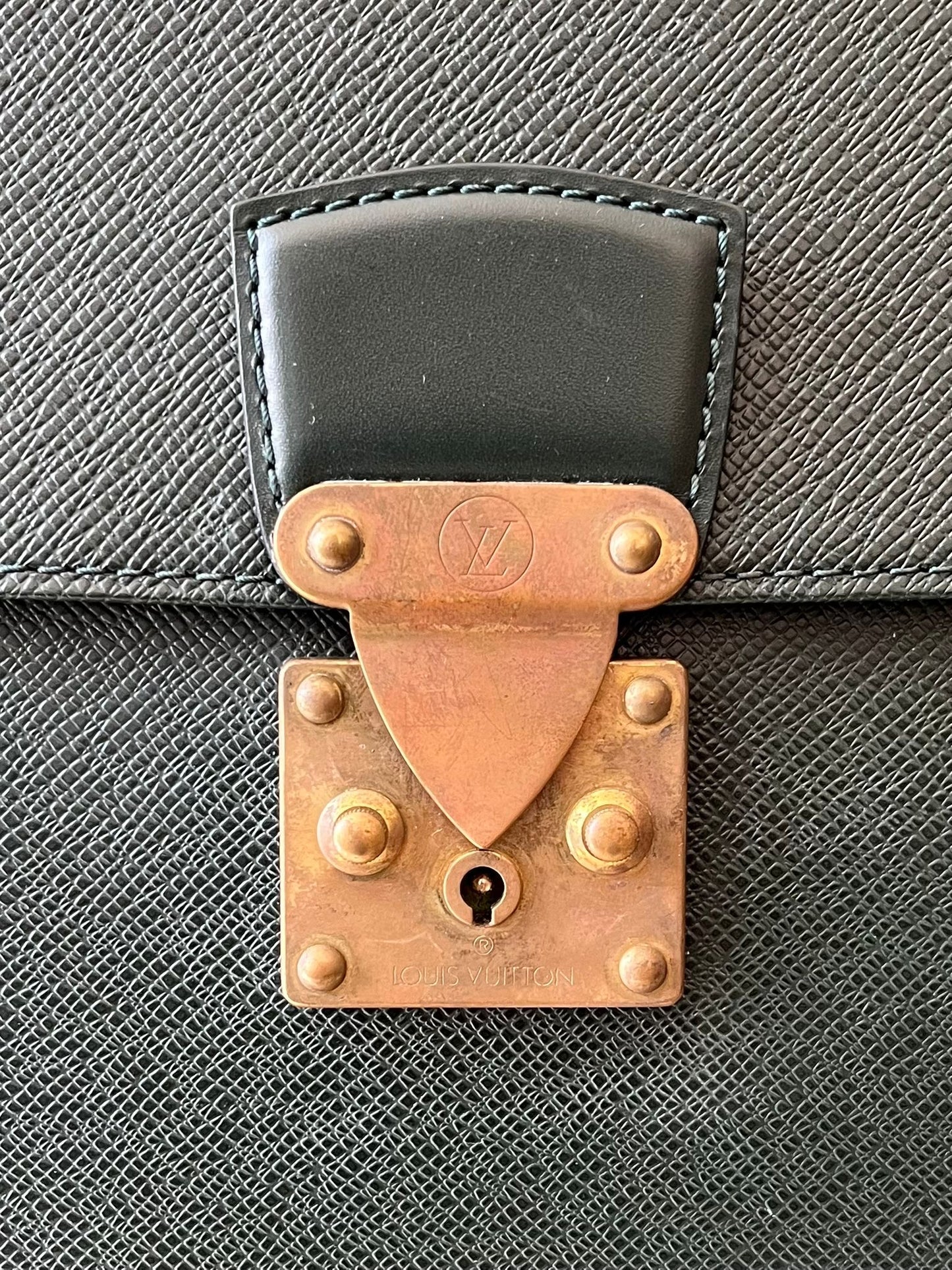 Louis Vuitton Serviette Kourad