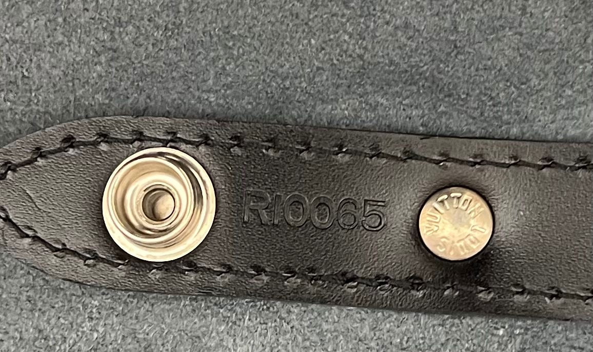 Louis Vuitton Helanga Taiga