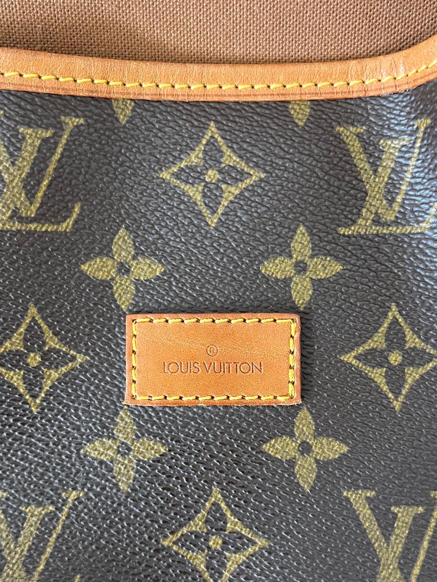 Louis Vuitton Saumur 30