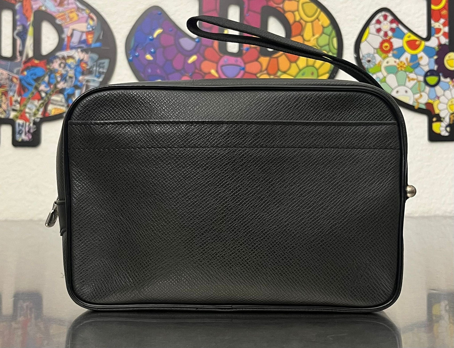 Louis Vuitton Karga Taiga Leder