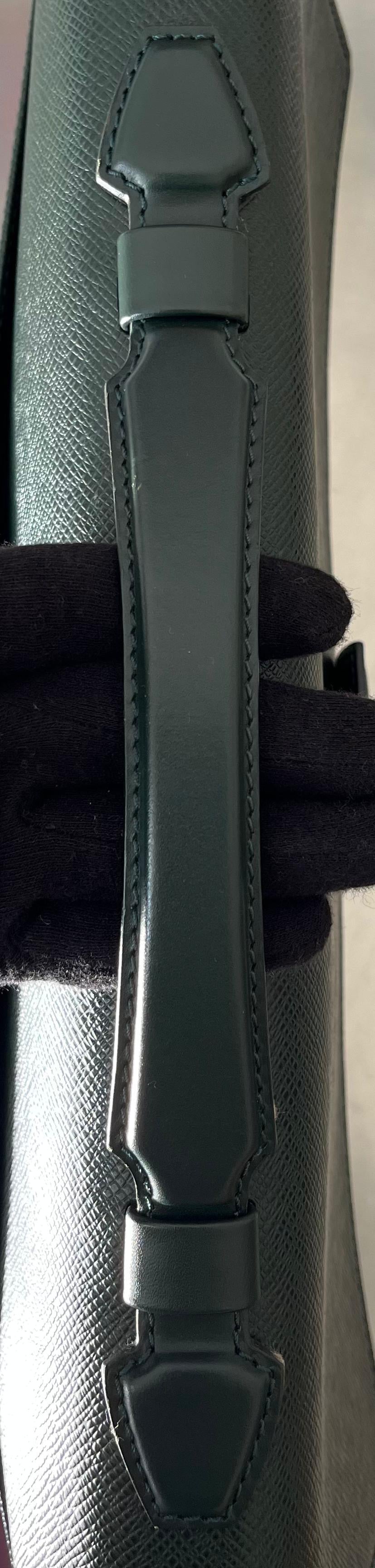 Louis Vuitton Serviette Kourad (Dunkelgrün)