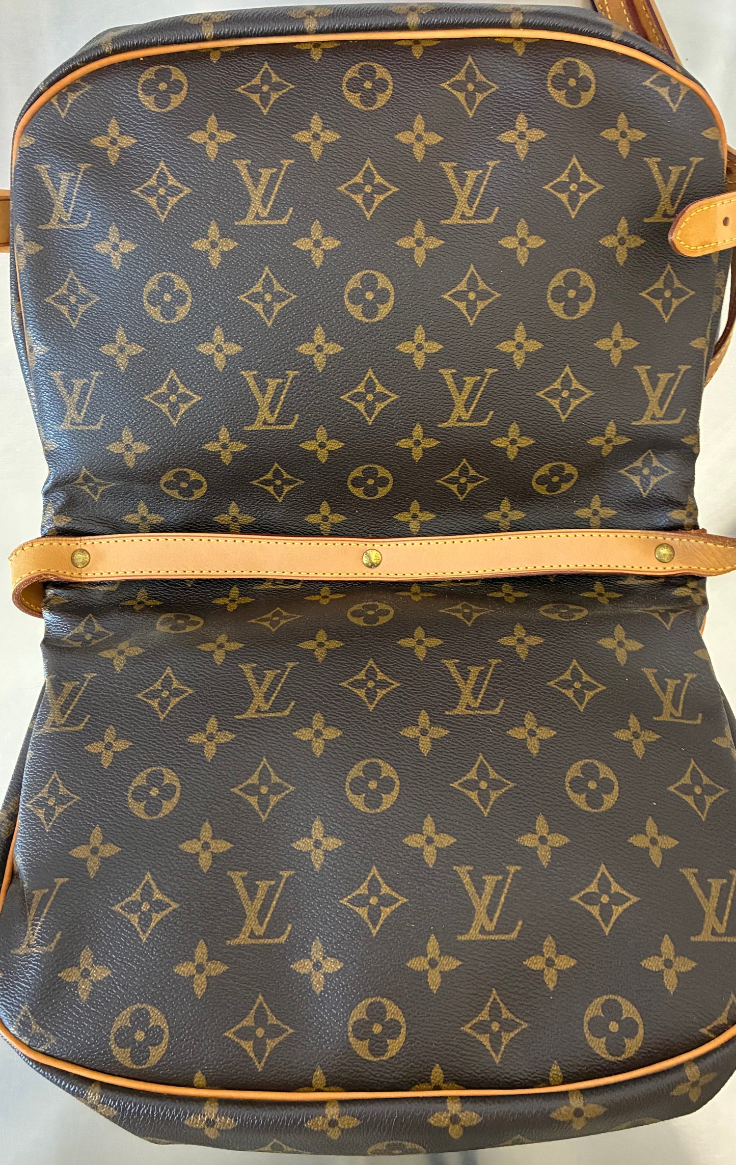 Louis Vuitton Saumur 30