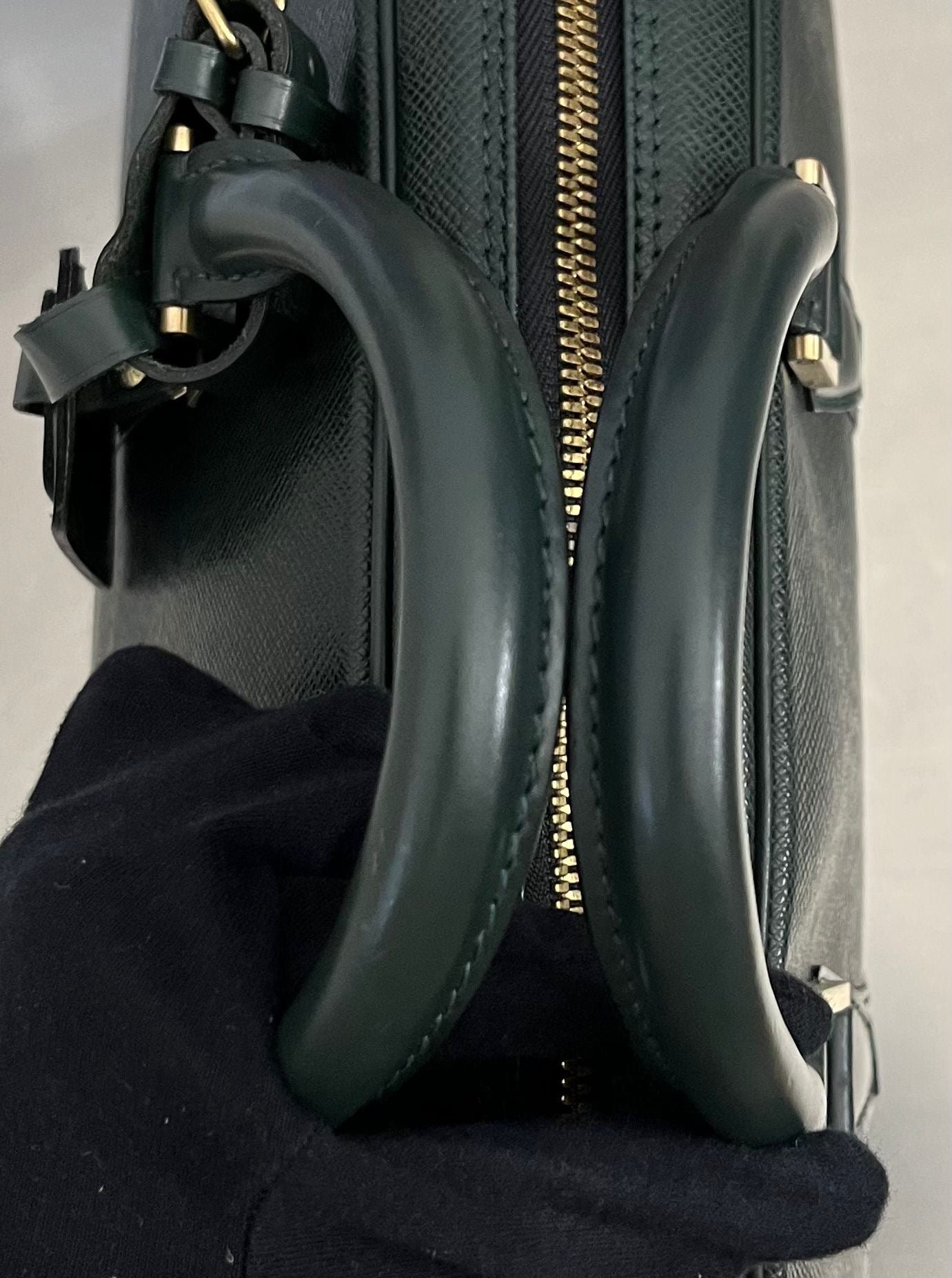 Louis Vuitton Helanga Taiga