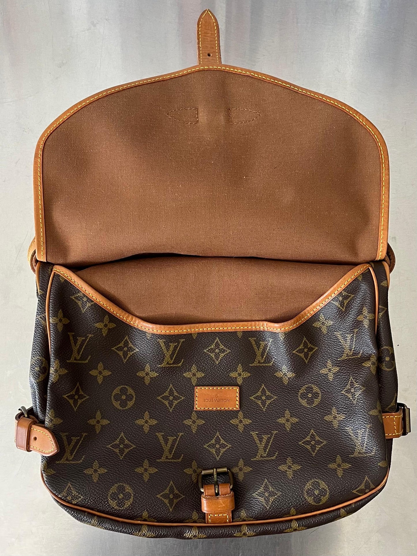 Louis Vuitton Saumur 30