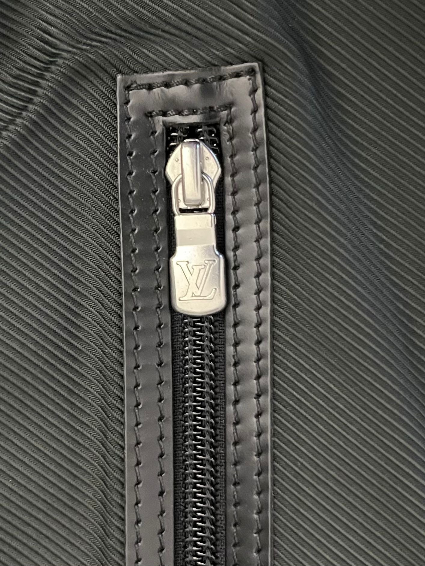 Louis Vuitton Cinq Cintre Kleidersack