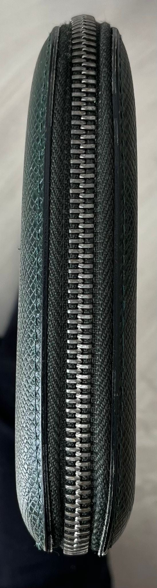 Louis Vuitton Atoll Organizer Taiga (Dunkelgrün)