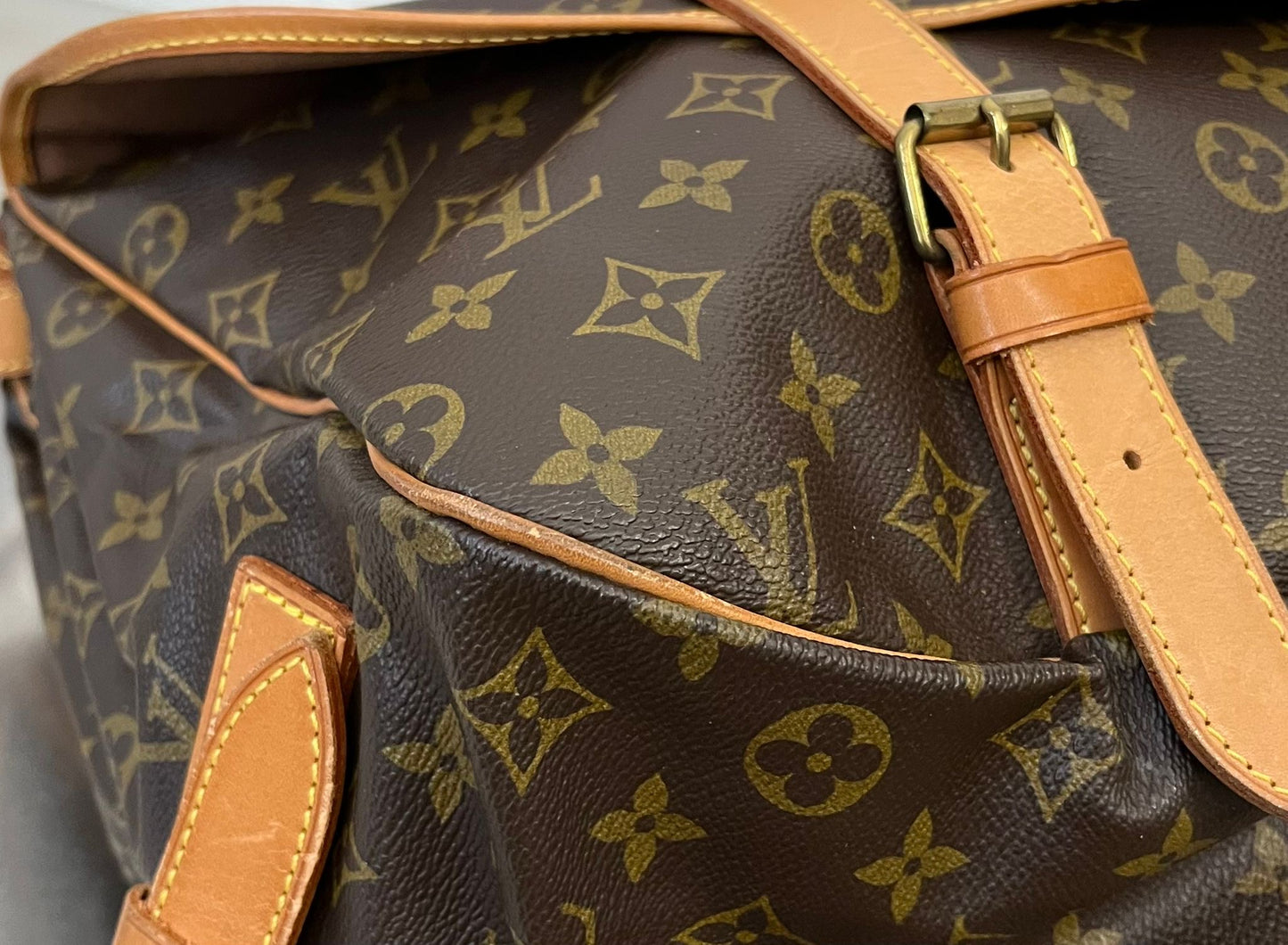 Louis Vuitton Saumur 43