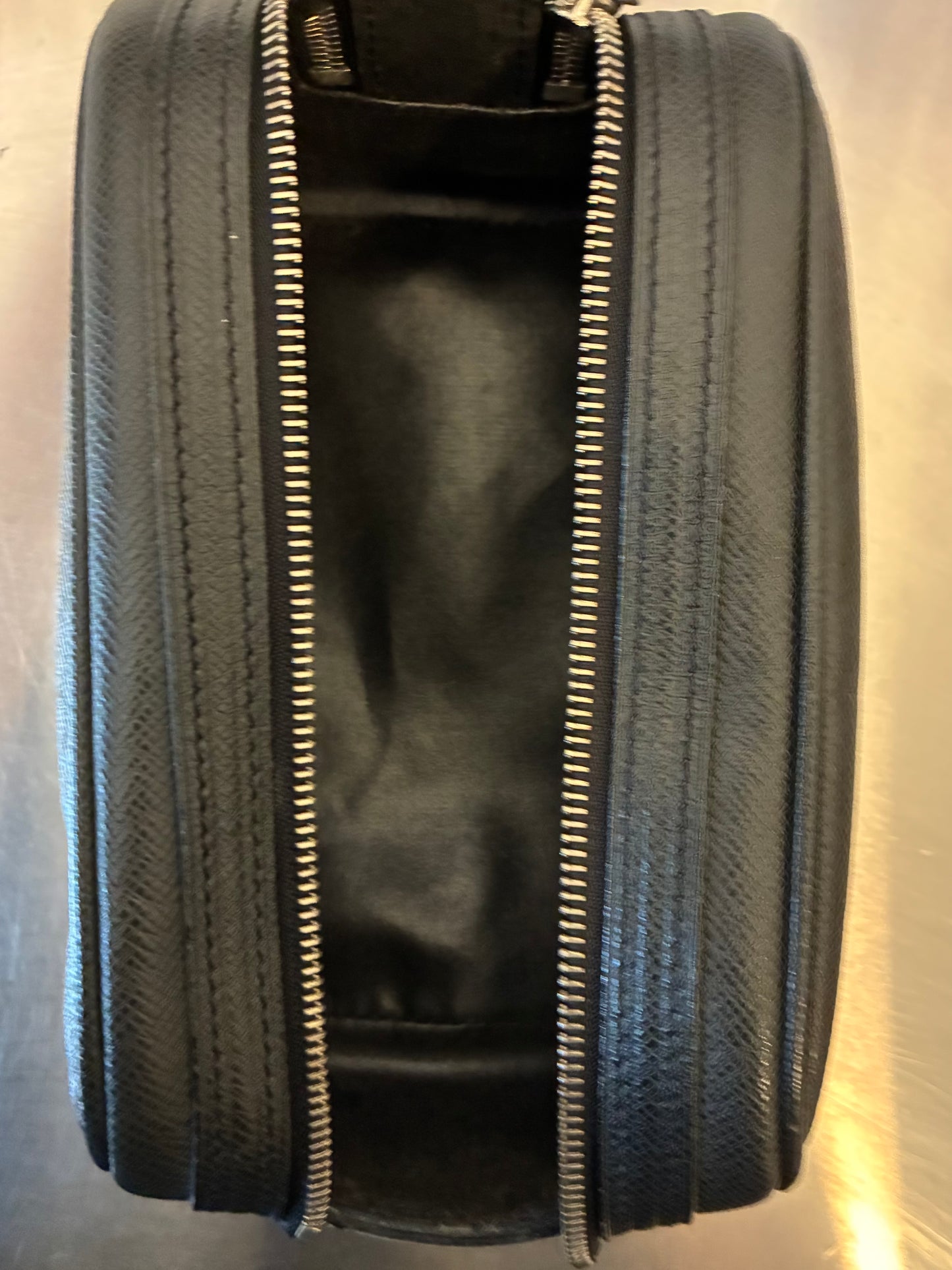 Louis Vuitton Trousse Ivan Taiga