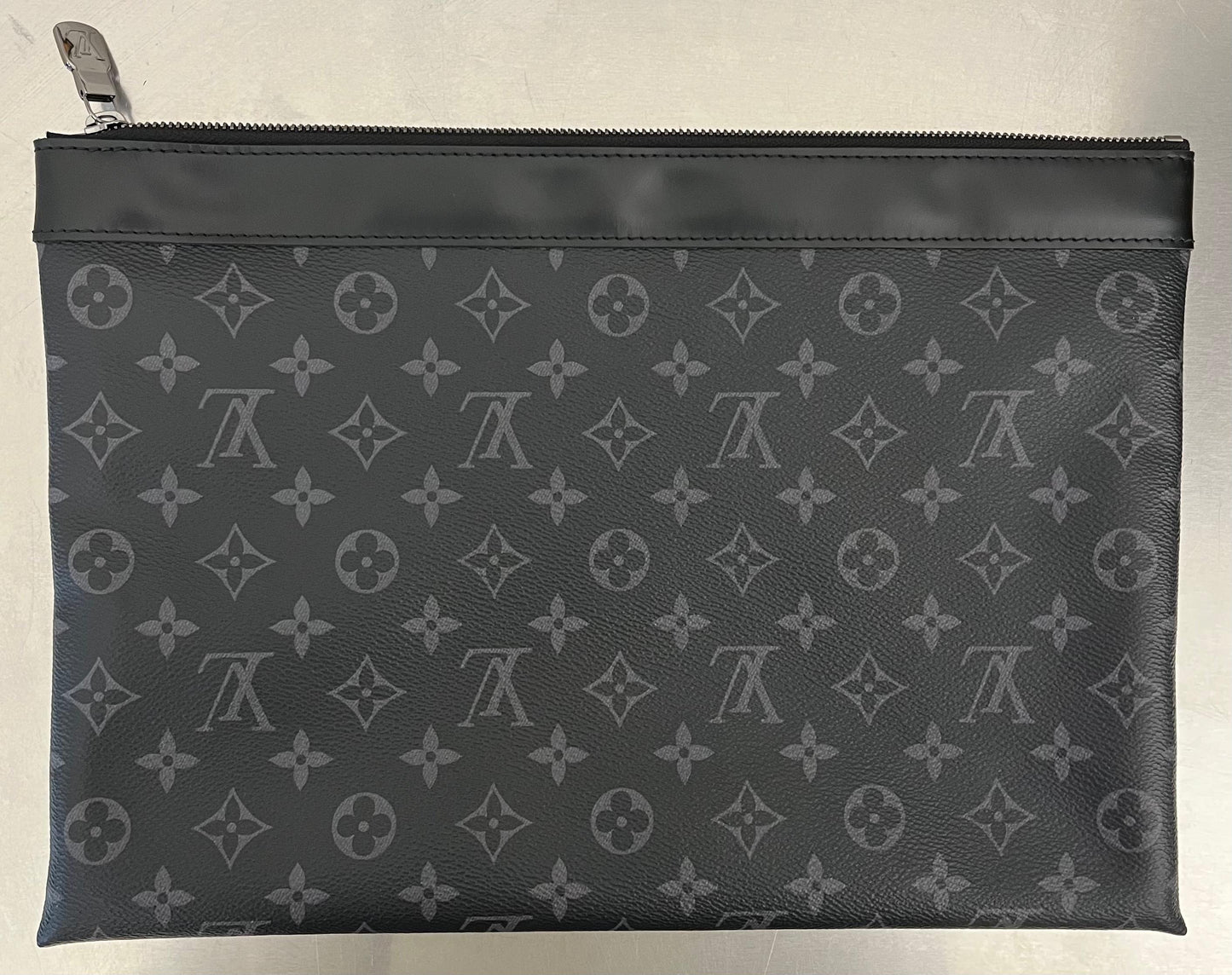 Louis Vuitton Pochette Discovery GM