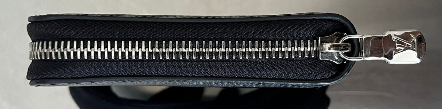 Louis Vuitton Zippy Organizer Taiga