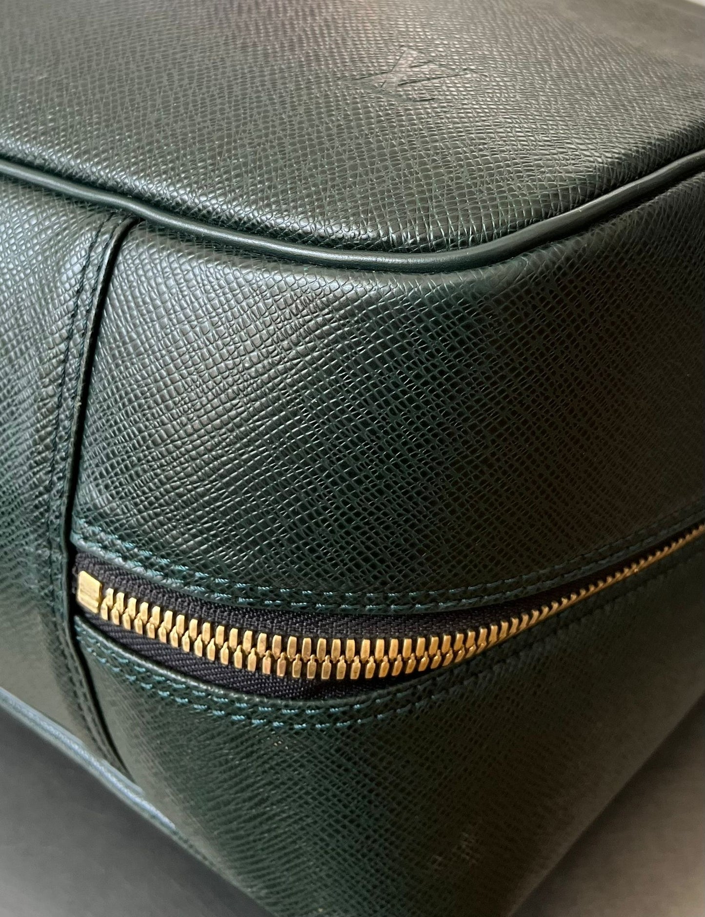 Louis Vuitton Helanga Taiga