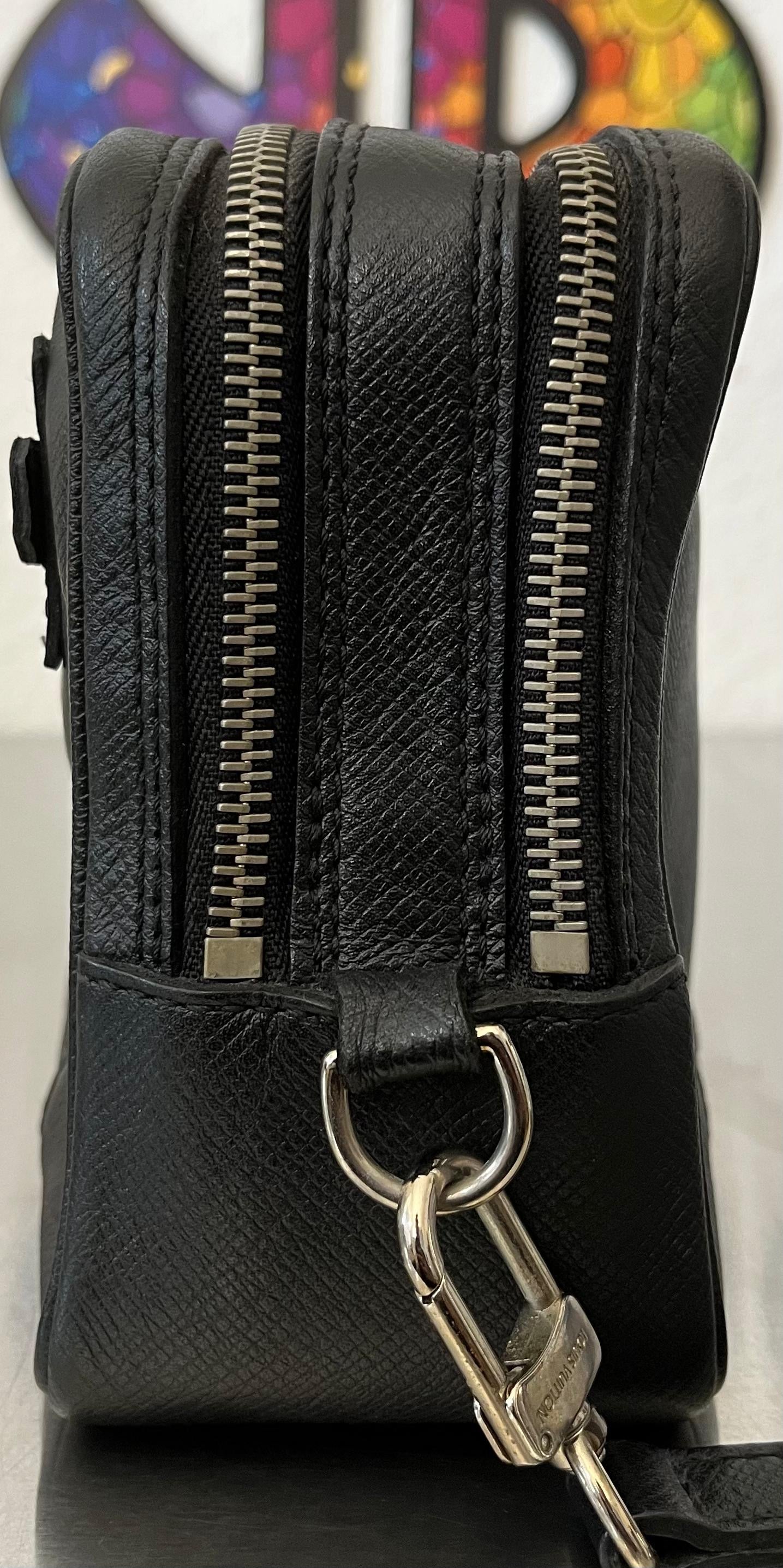 Louis Vuitton Pavel Taiga Leder