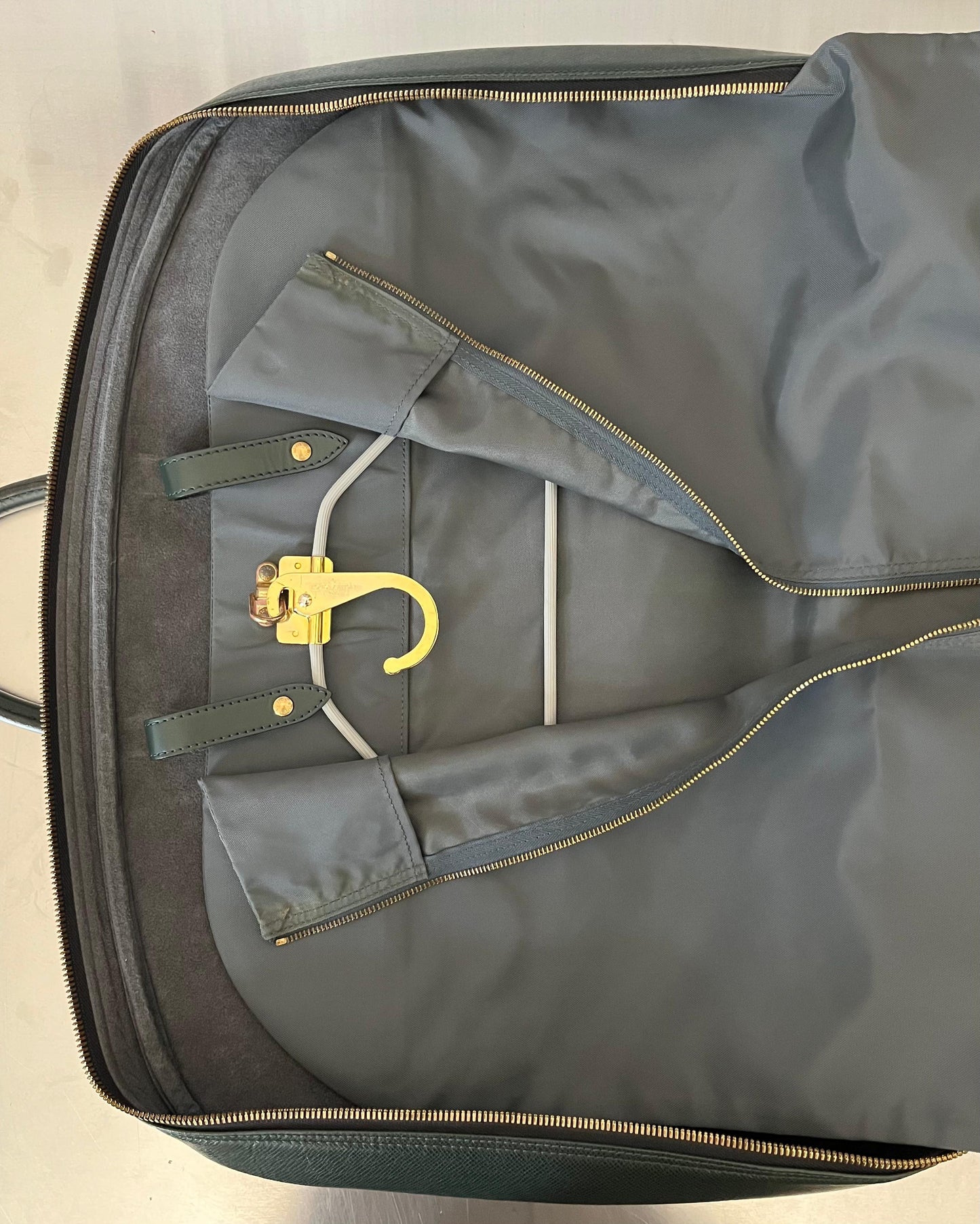 Louis Vuitton Helanga Taiga