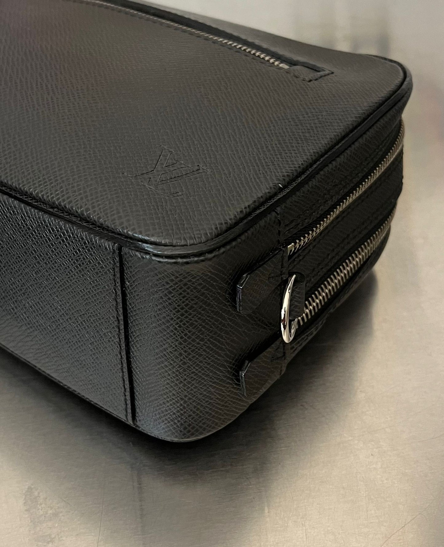 Louis Vuitton Neo Pavel Taiga