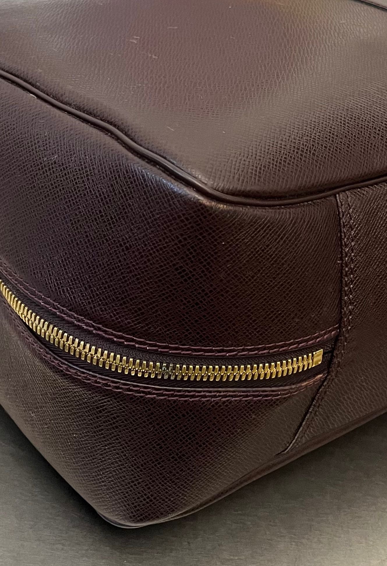 Louis Vuitton Helanga Taiga