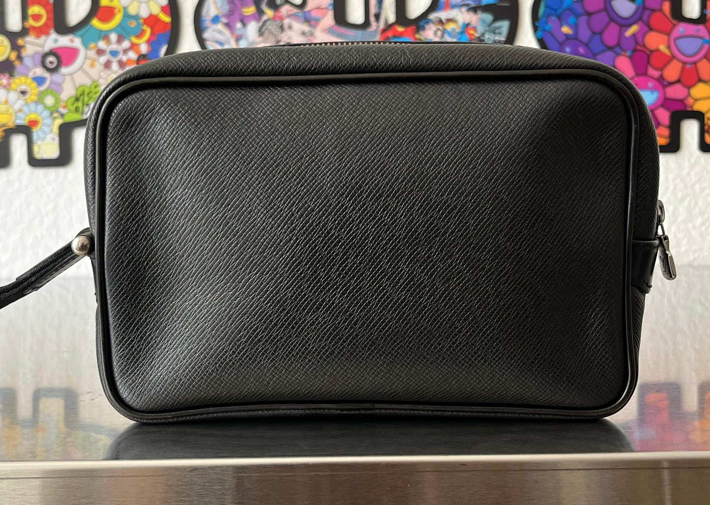 Louis Vuitton Karga Taiga Leder