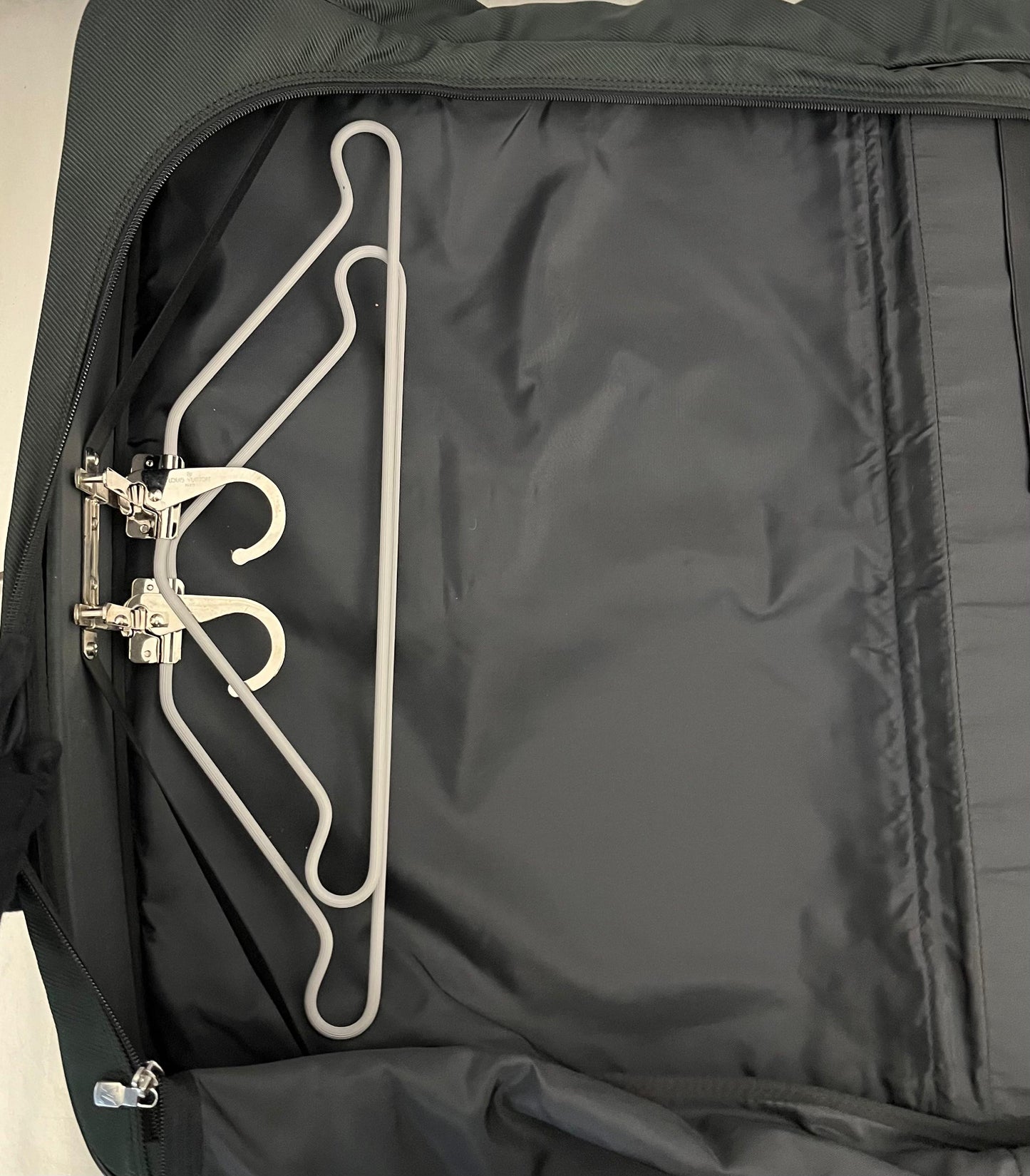 Louis Vuitton Cinq Cintre Kleidersack