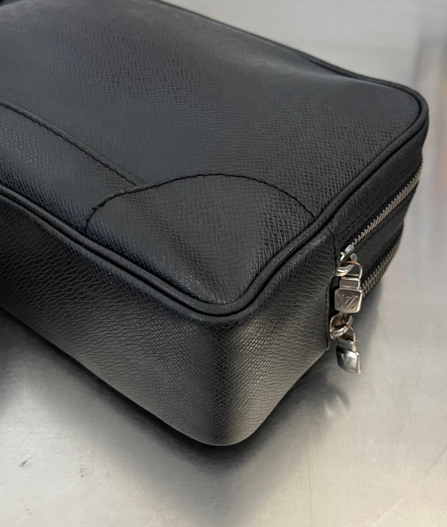 Louis Vuitton Pavel Taiga Leder