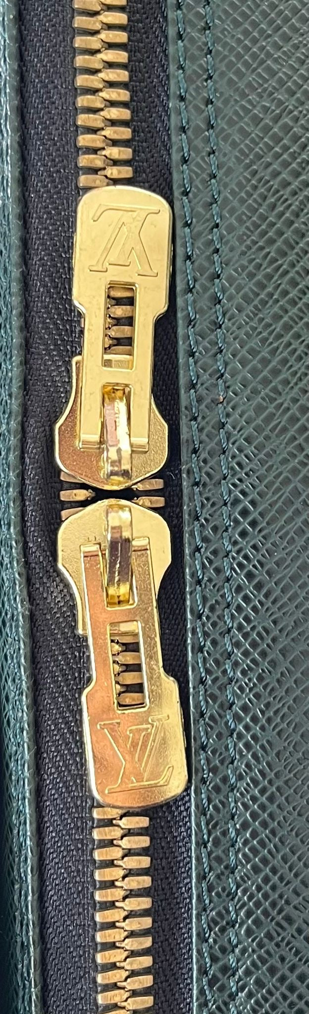 Louis Vuitton Helanga Taiga