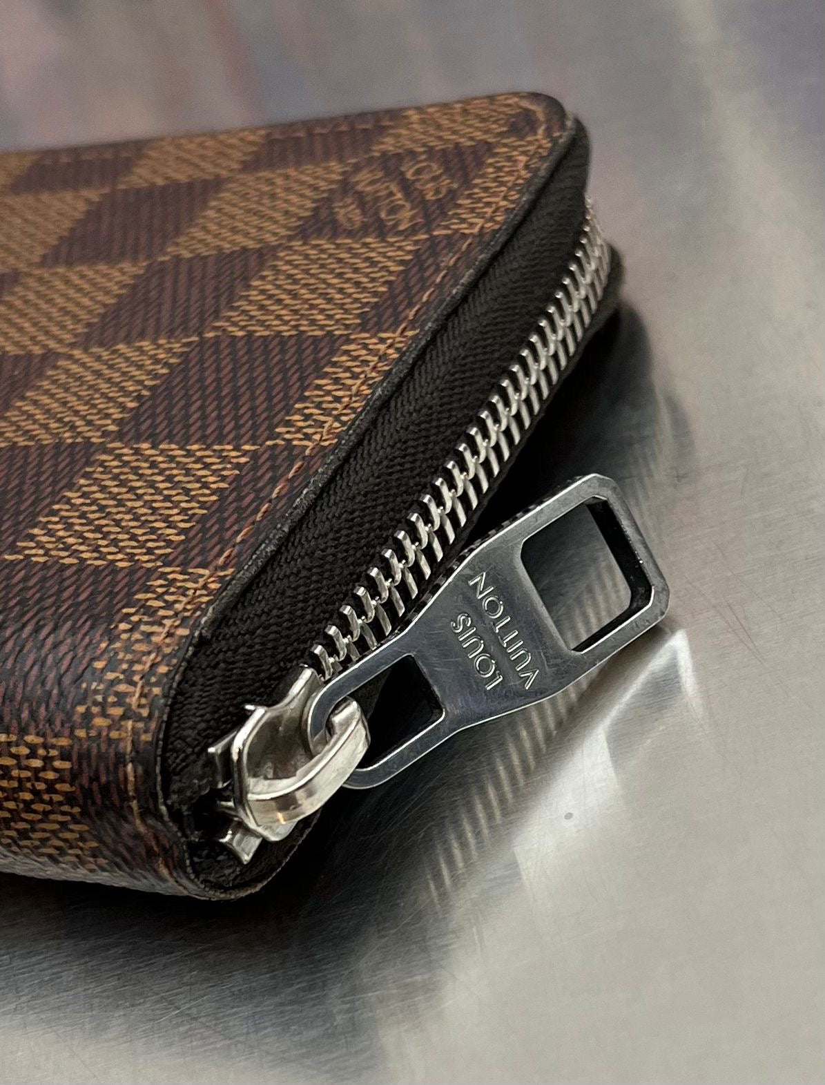 Louis Vuitton Zippy Vertical Damier