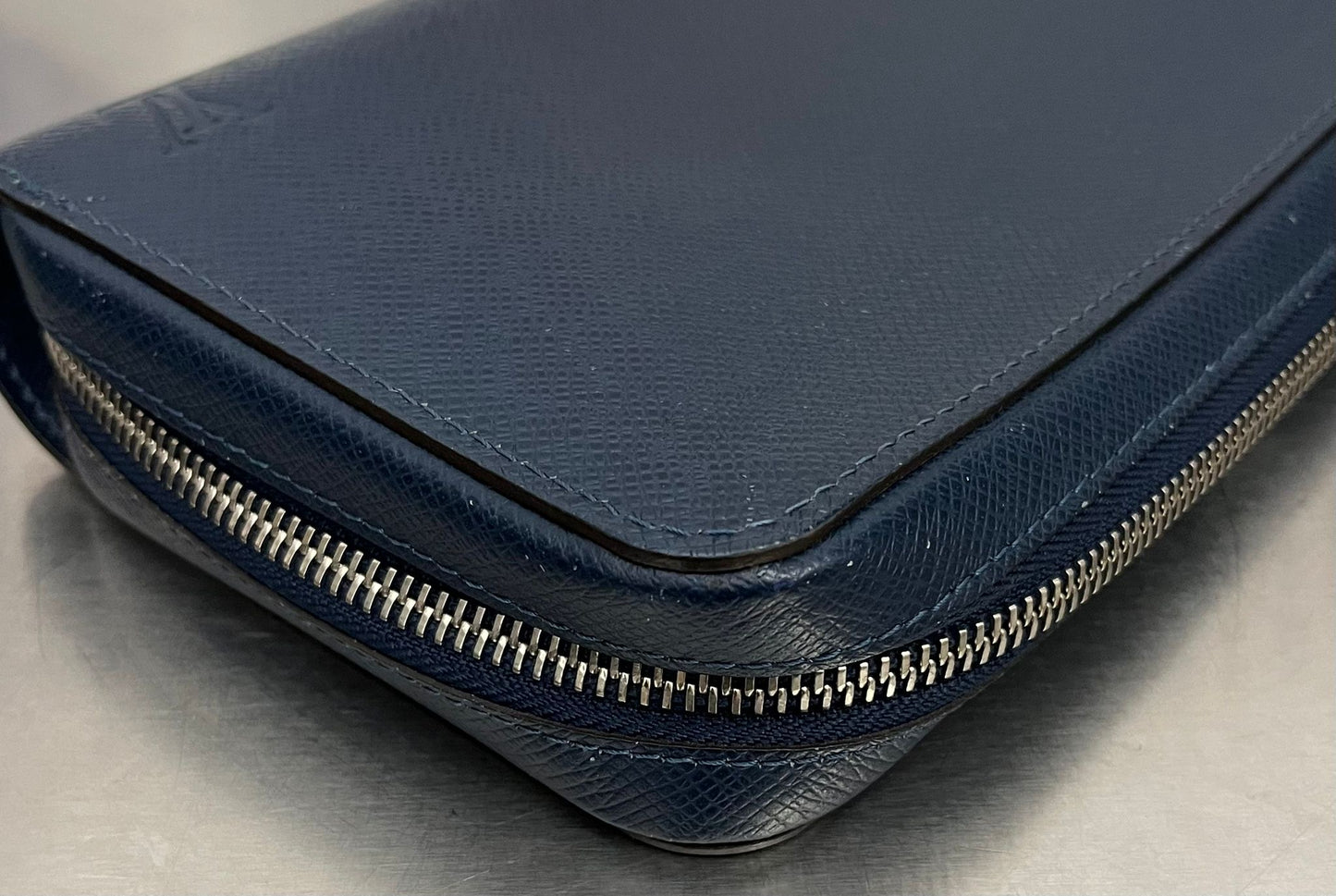 Louis Vuitton Zippy XL Taiga