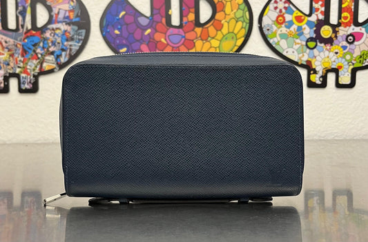 Louis Vuitton Zippy XL Taiga