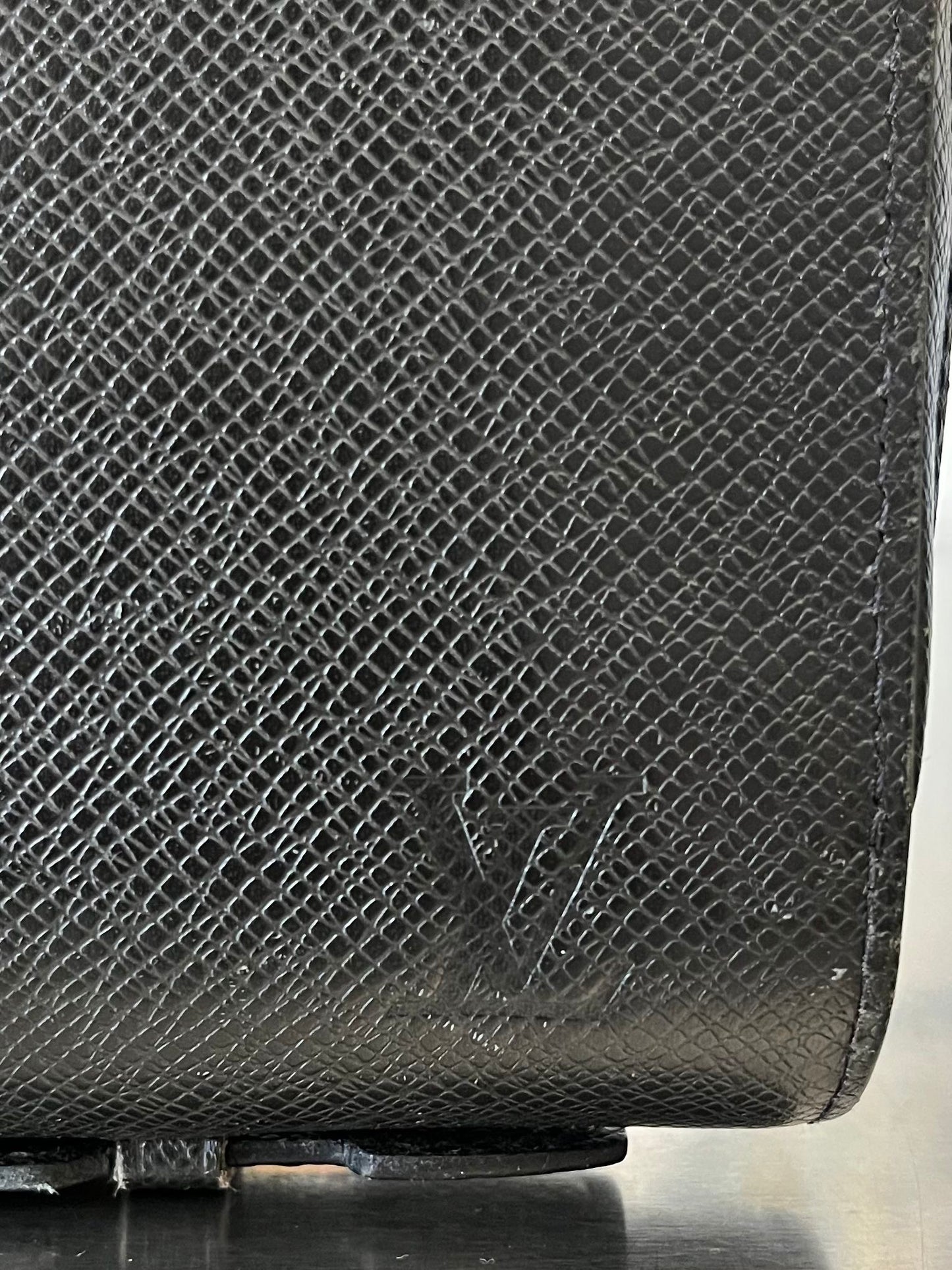 Louis Vuitton Zippy XL Taiga