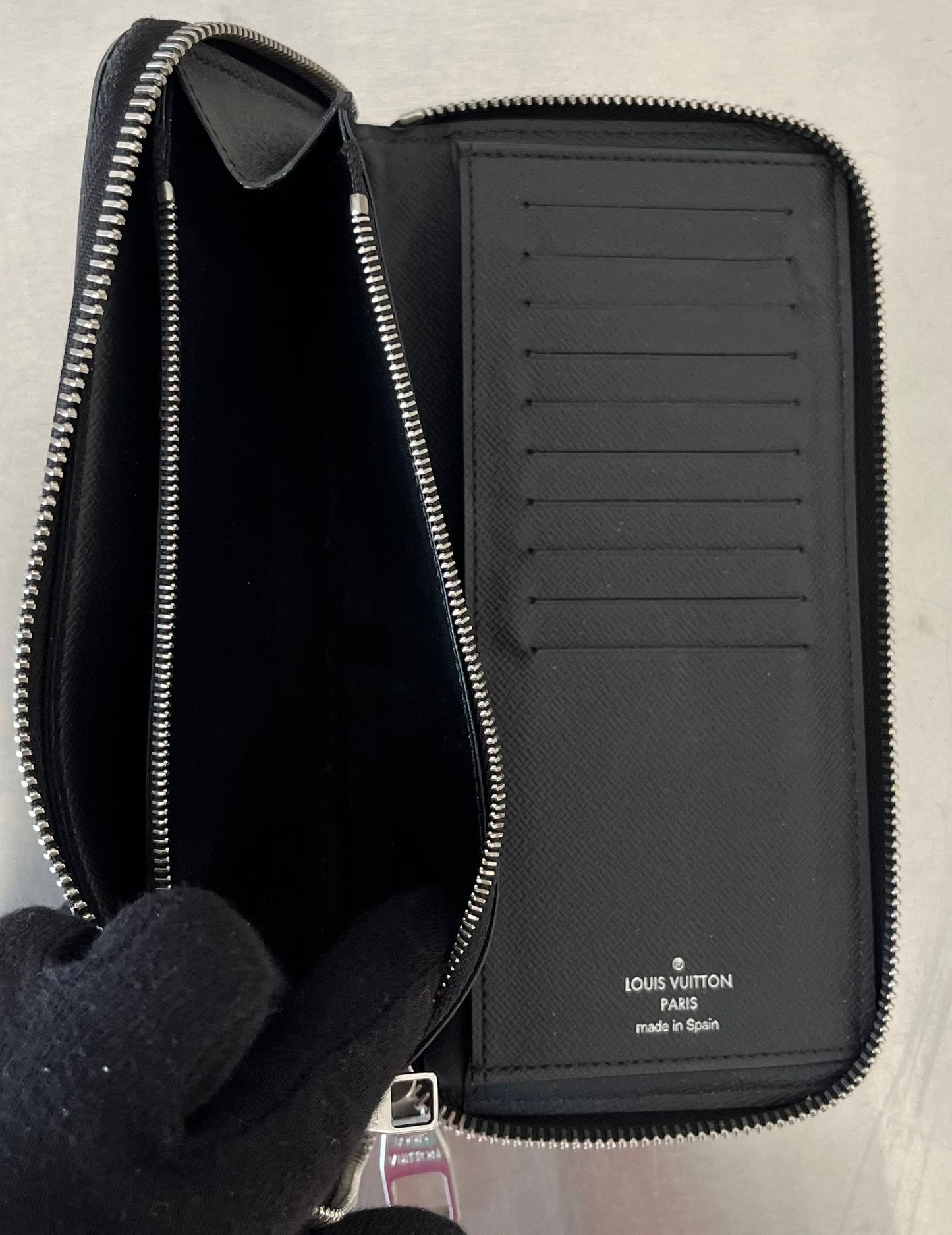 Louis Vuitton Zippy Vertical Damier