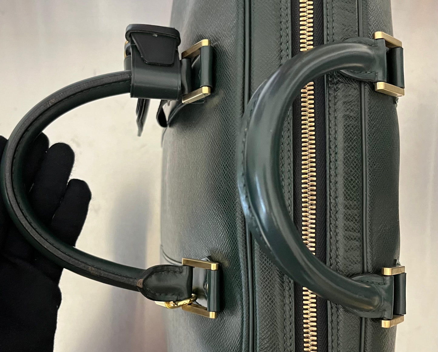 Louis Vuitton Helanga Taiga
