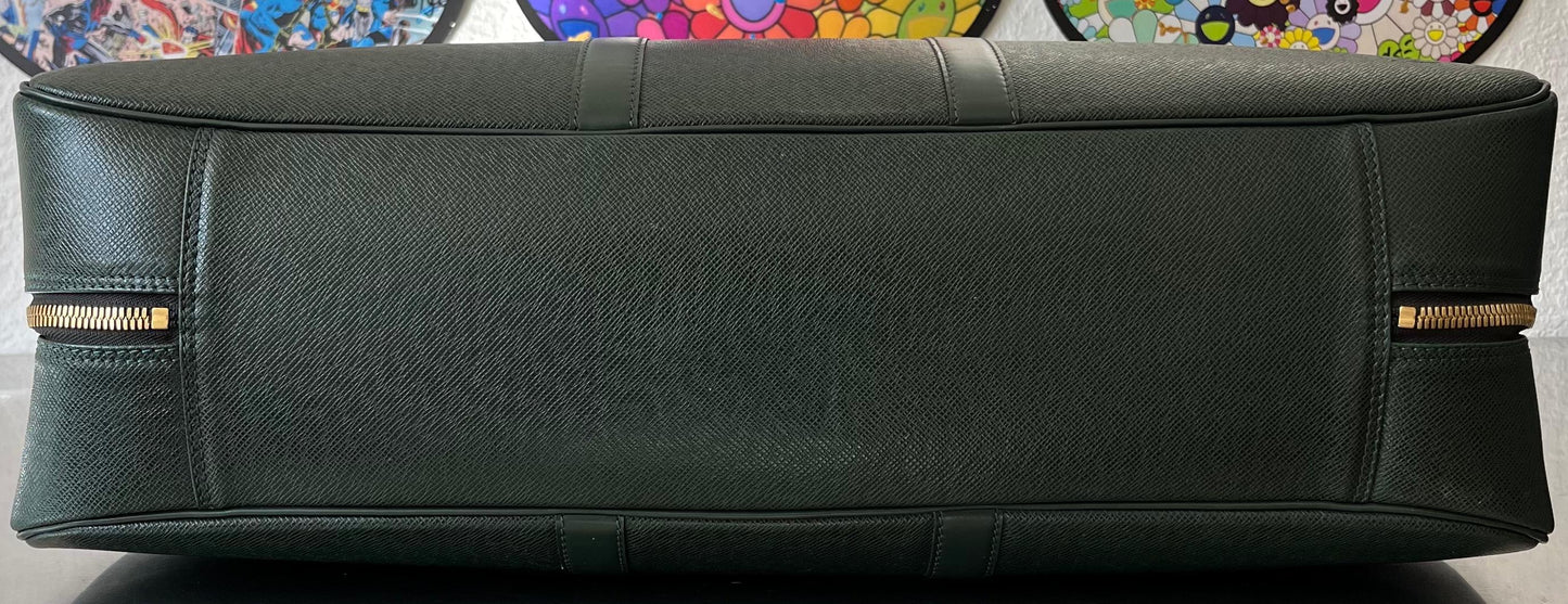 Louis Vuitton Helanga Taiga