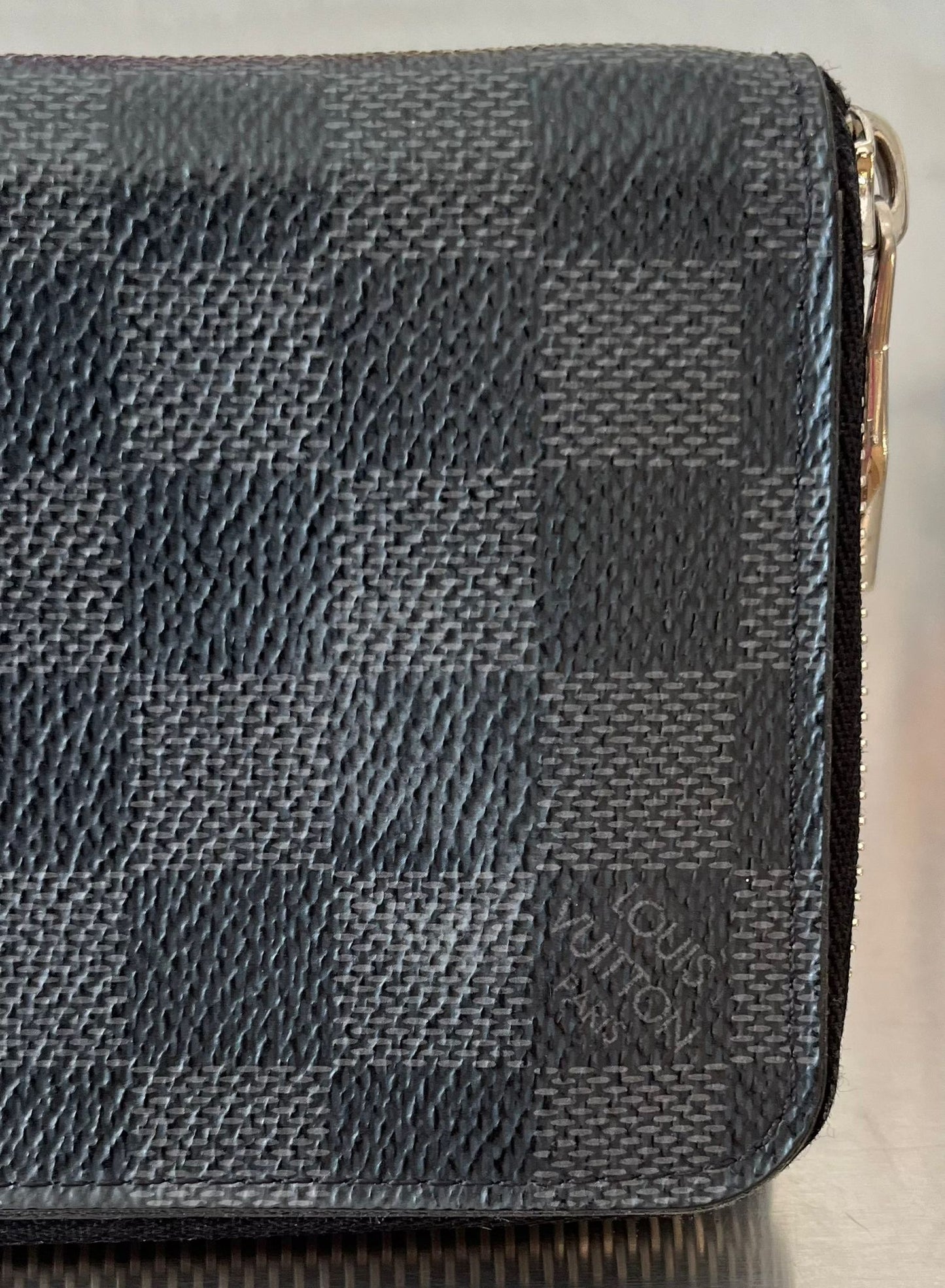 Louis Vuitton Zippy Vertical Damier