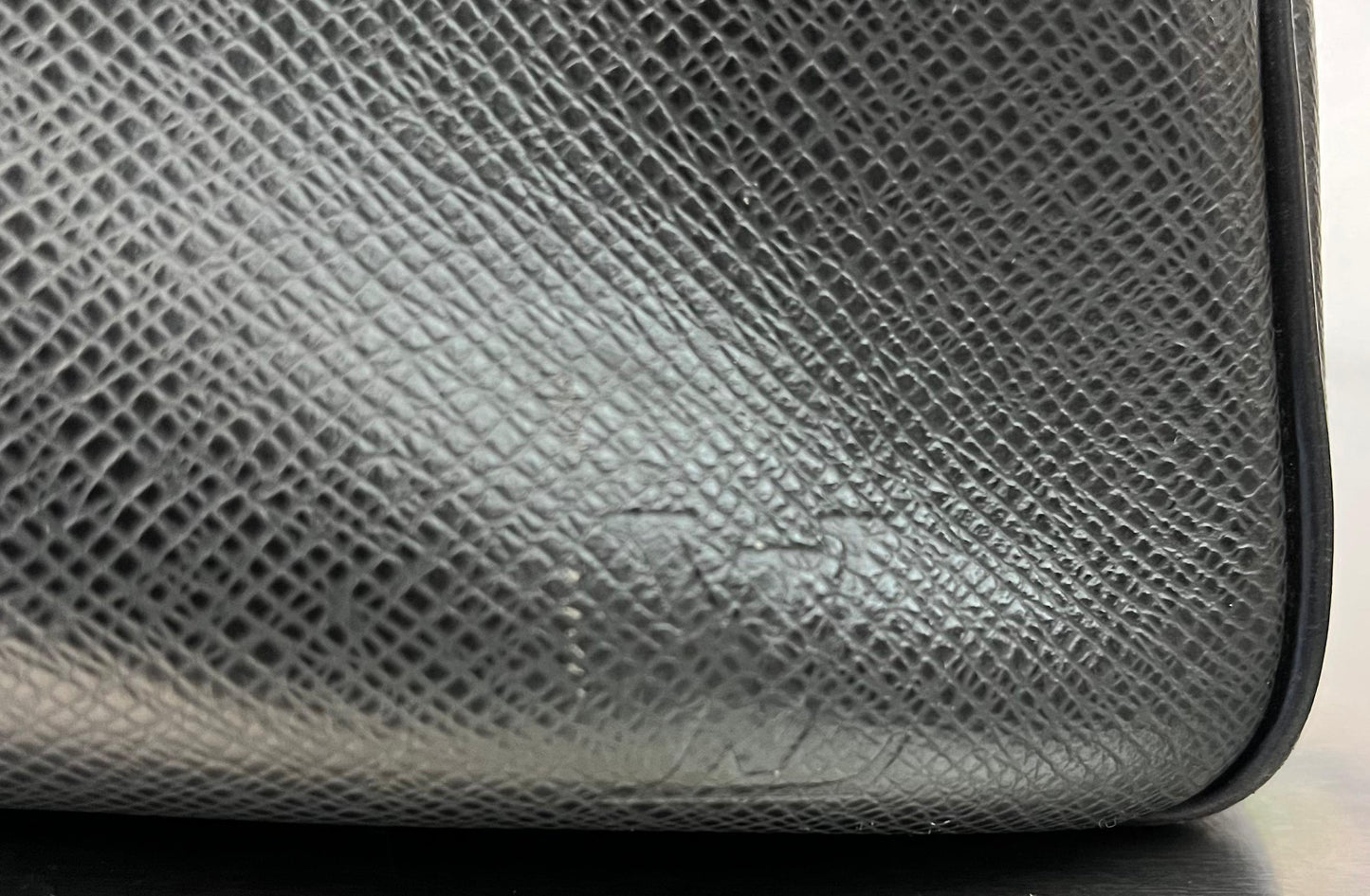 Louis Vuitton Kendall PM Taiga