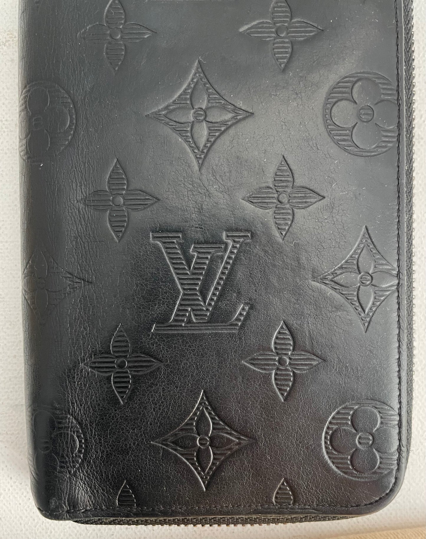 Louis Vuitton Zippy Vertical Shadow Leder