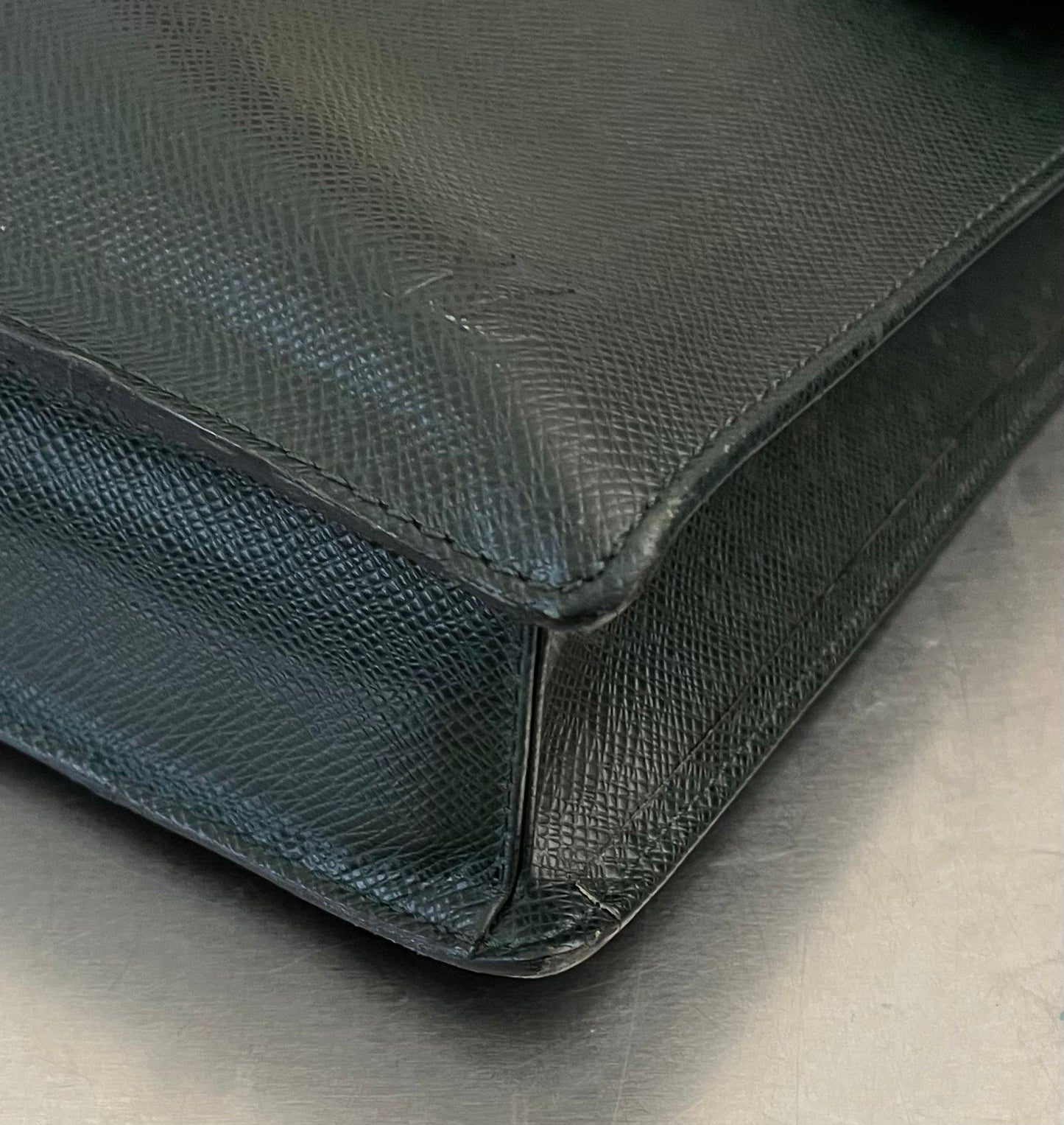 Louis Vuitton Serviette Kourad (Dunkelgrün)