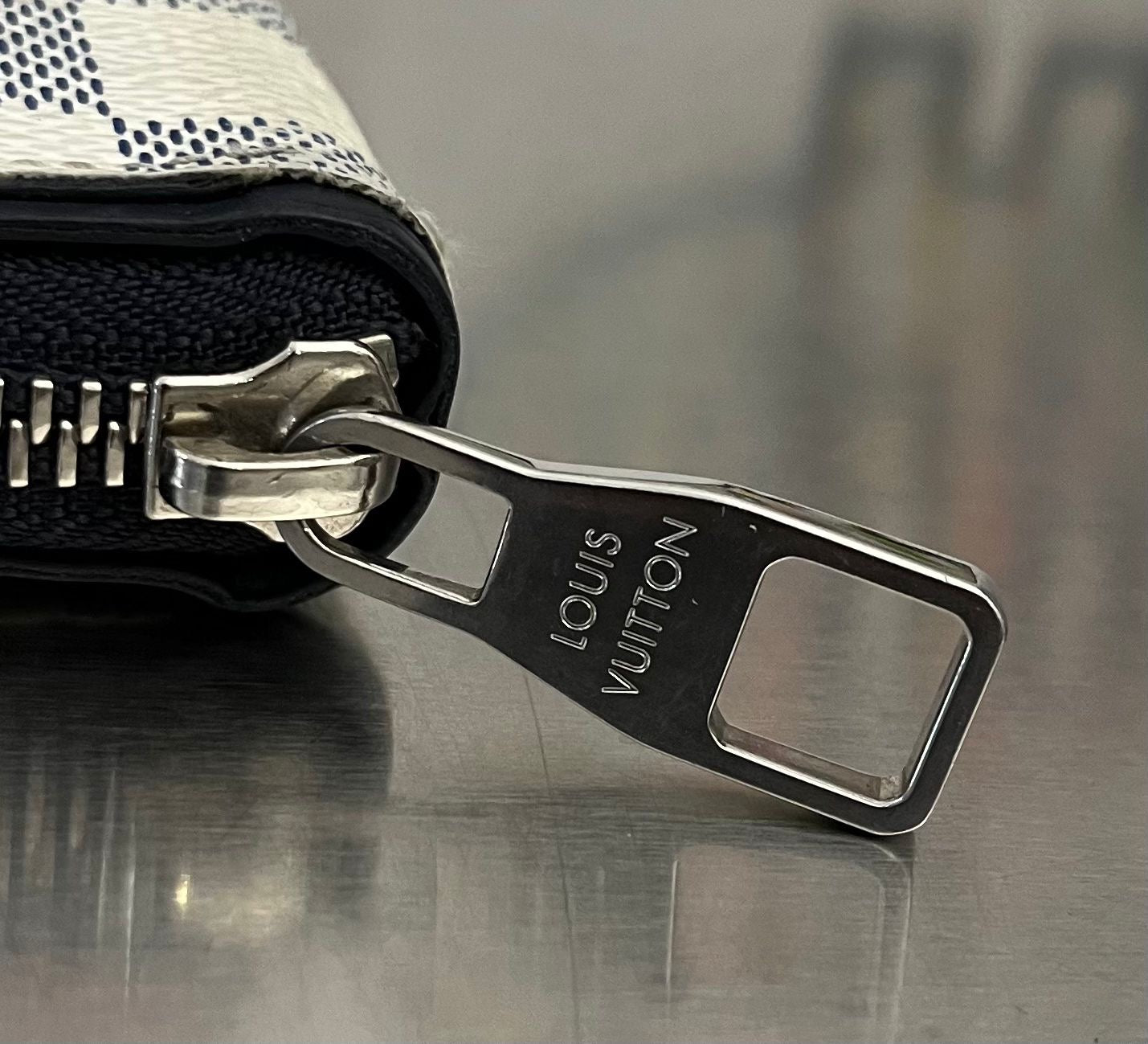 Louis Vuitton Zippy Vertical Damier Azur