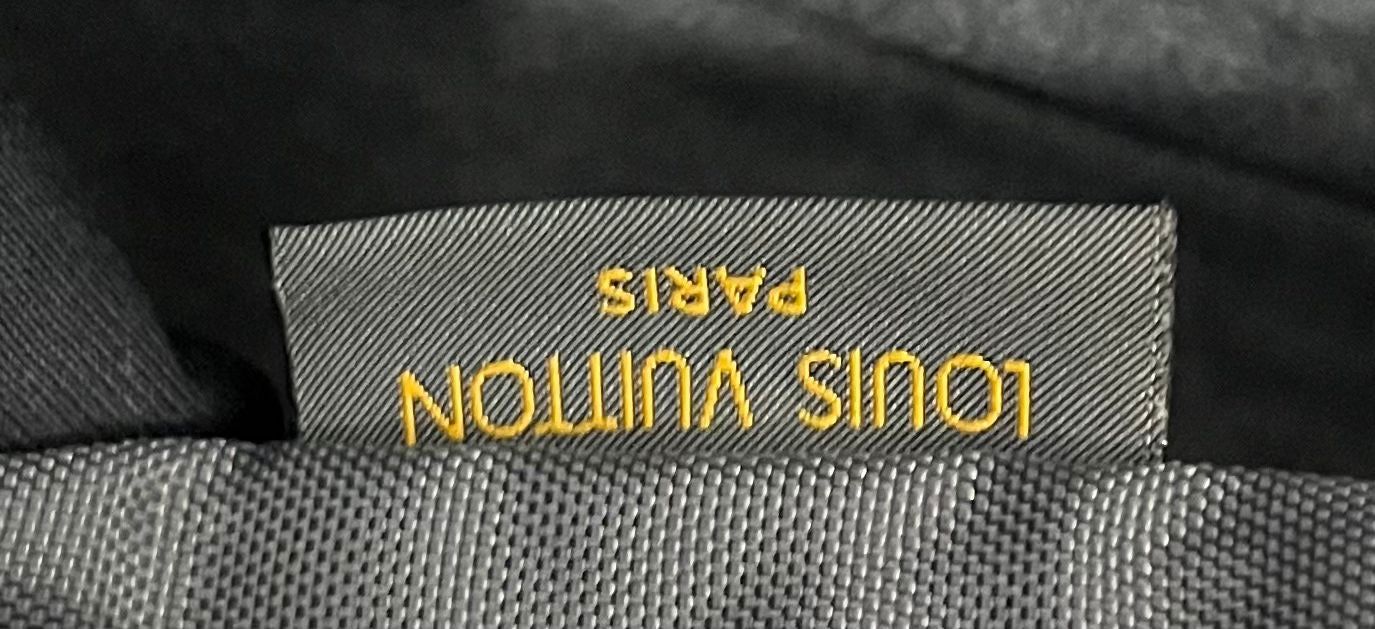 Louis Vuitton Helanga Taiga