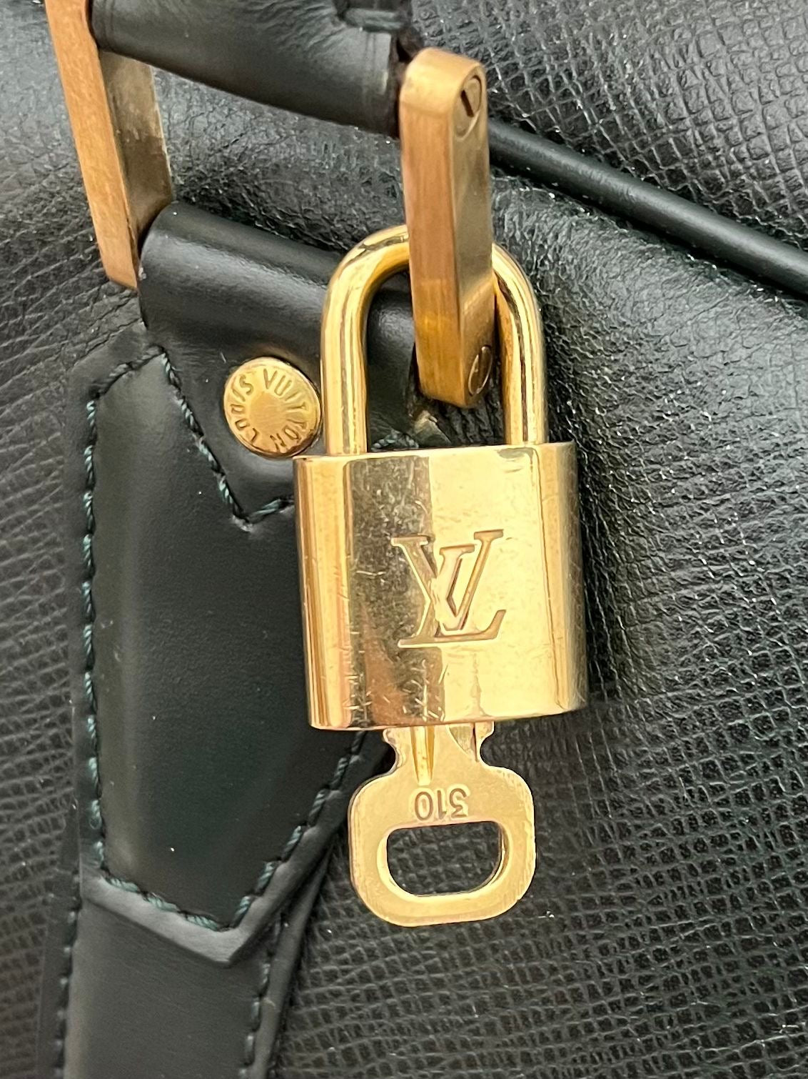 Louis Vuitton Kendall GM Taiga