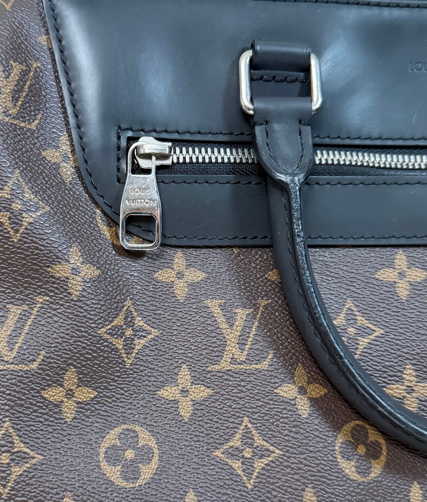 Louis Vuitton Porte Documents Jour Macassar