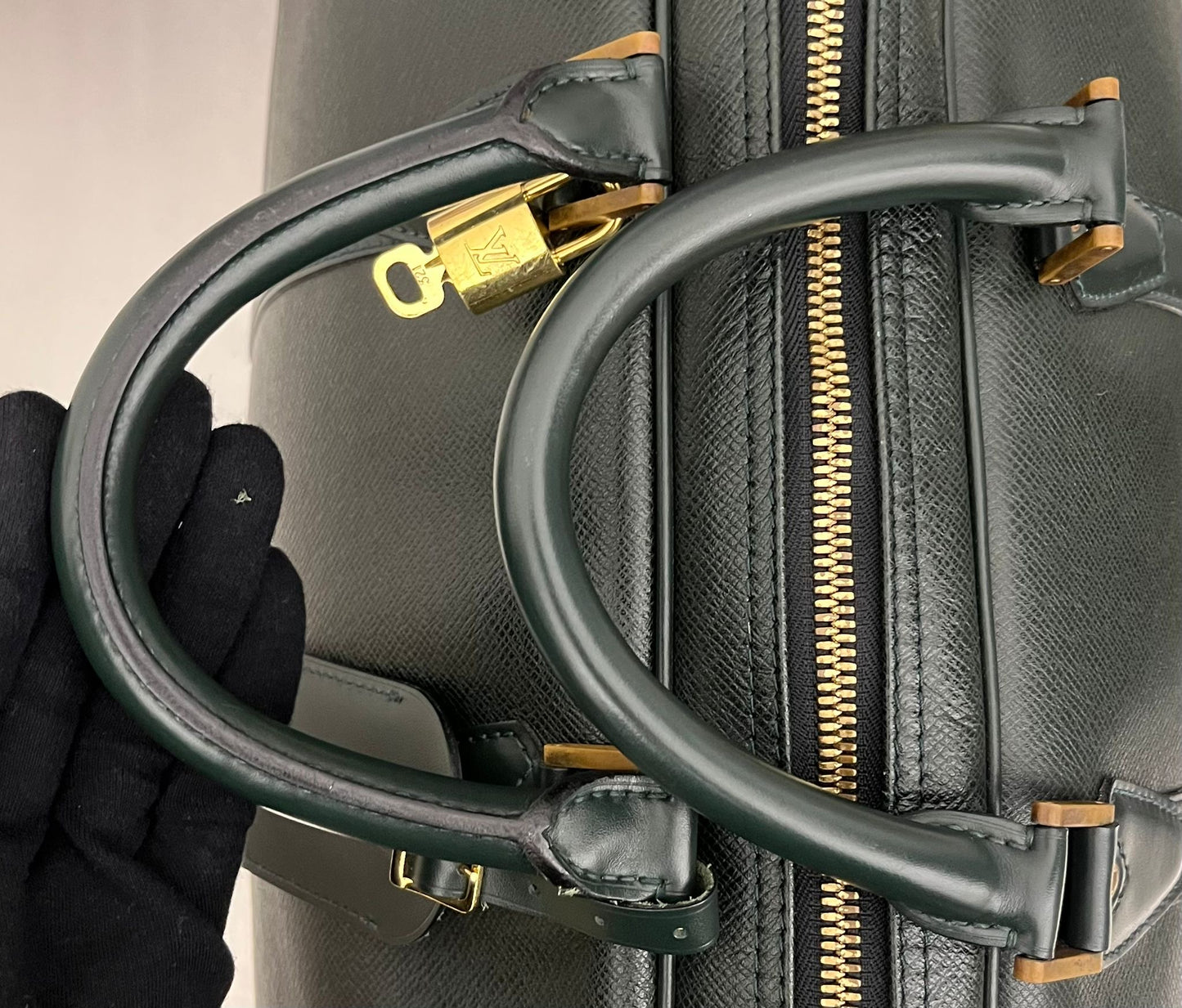 Louis Vuitton Kendall GM Taiga Leder