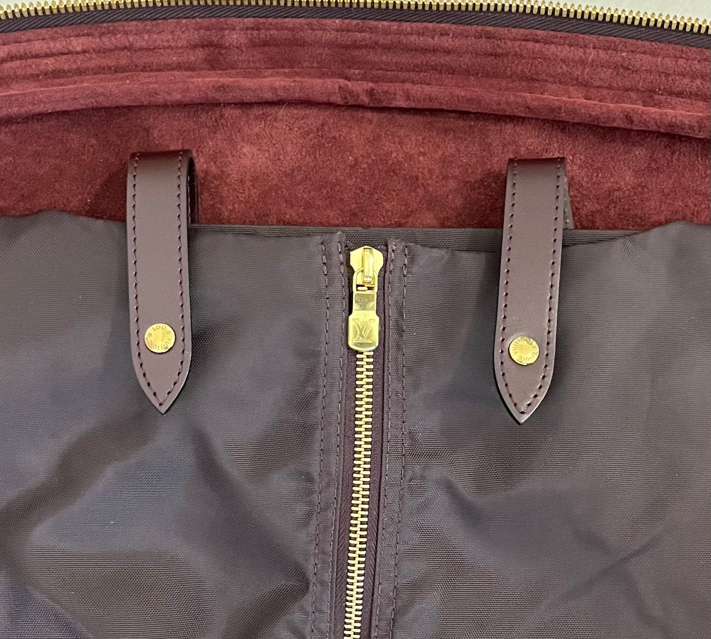 Louis Vuitton Helanga Taiga
