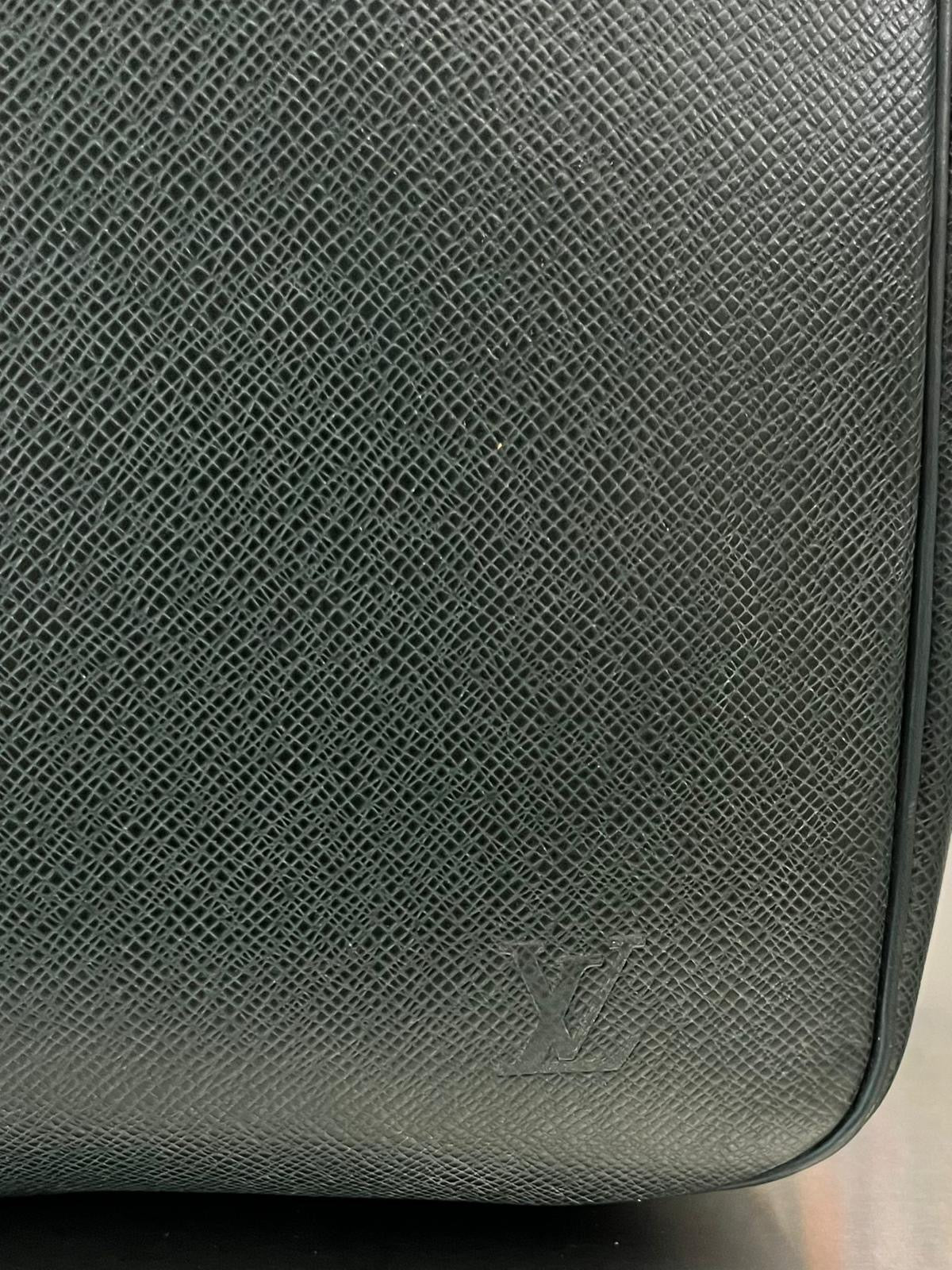 Louis Vuitton Helanga Taiga