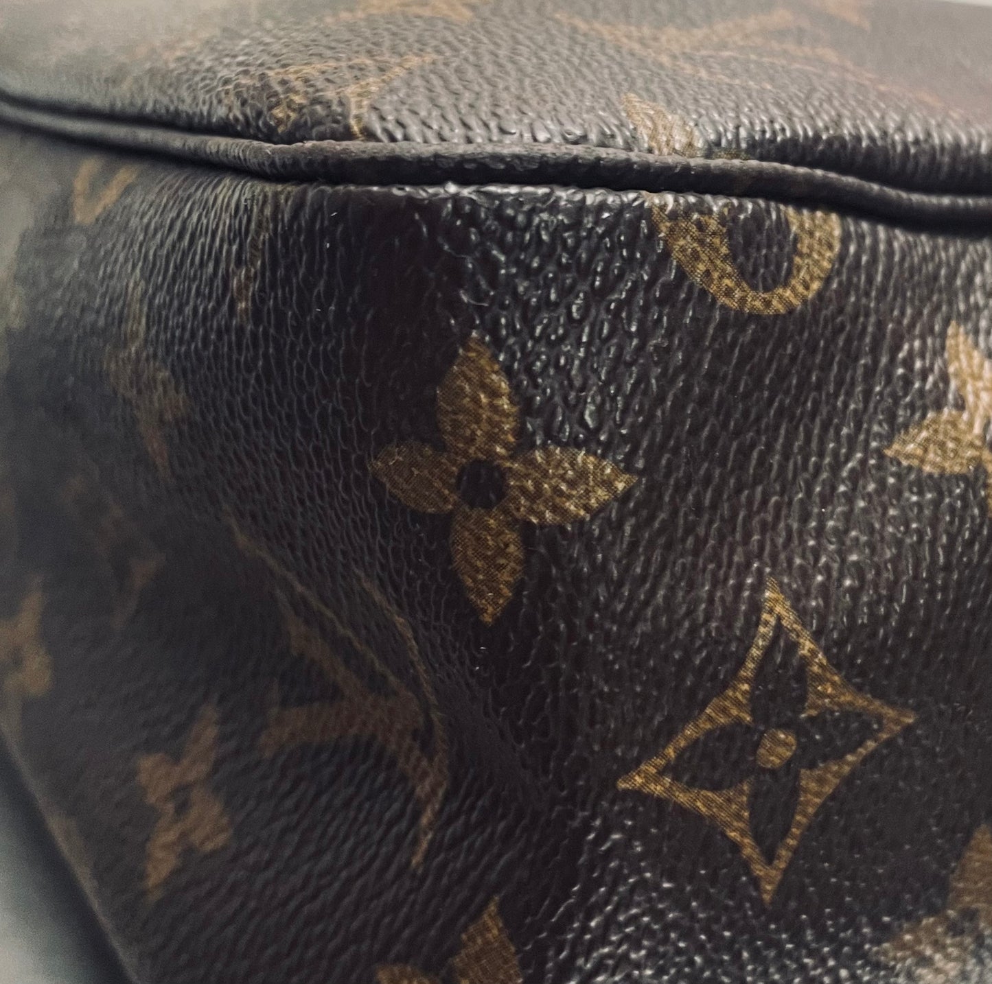 Louis Vuitton Trousse Toilette 28