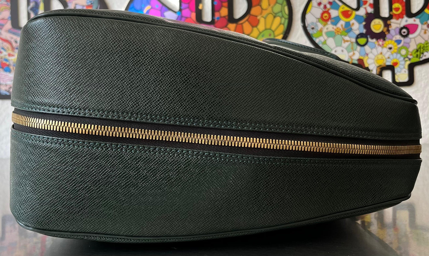 Louis Vuitton Helanga Taiga