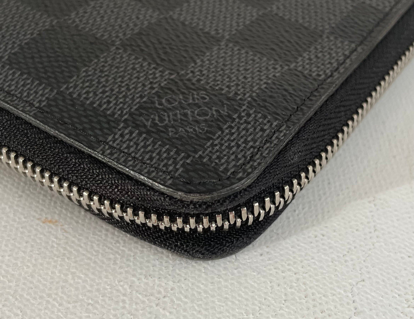 Louis Vuitton Zippy Vertical Geldbörse