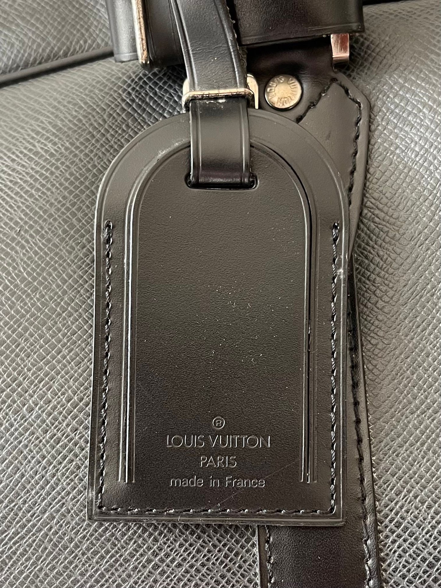 Louis Vuitton Kendall GM Taiga Leder